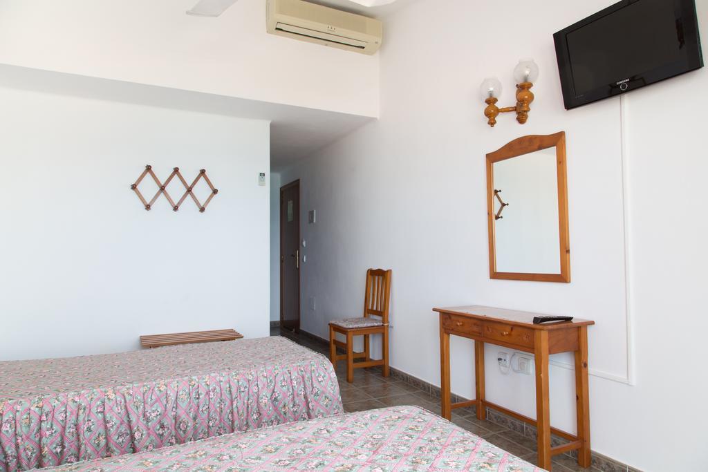 Hostal Rafalet Es Pujols Exterior foto