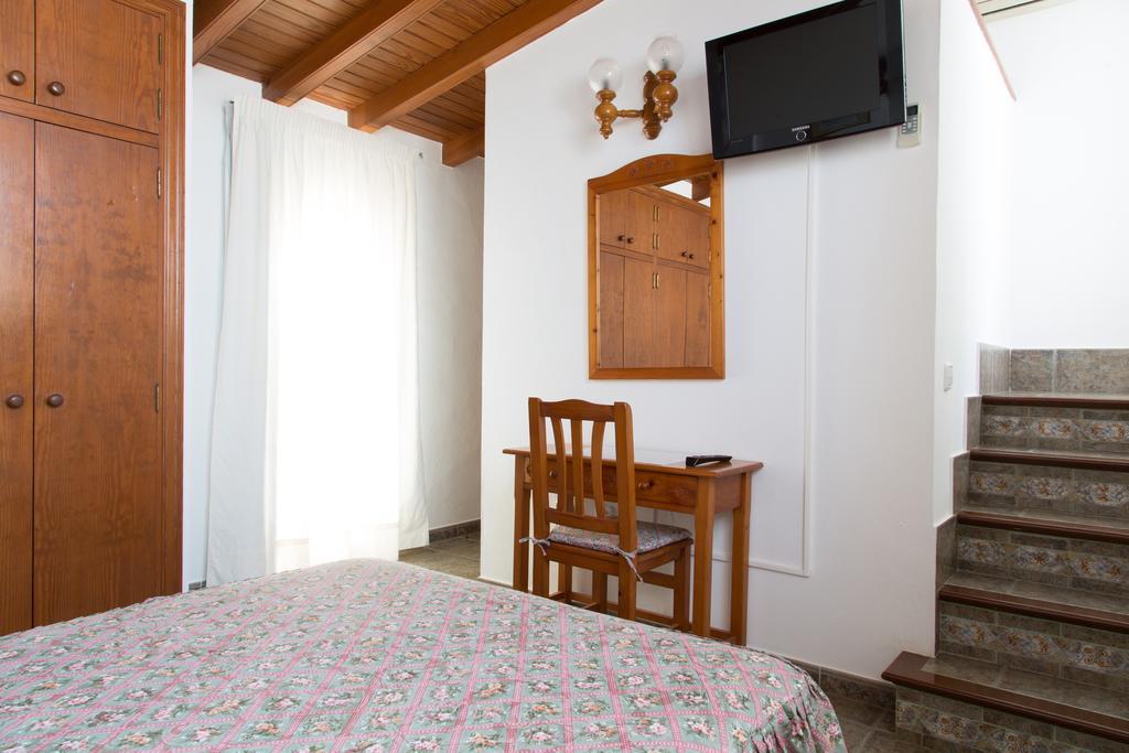 Hostal Rafalet Es Pujols Exterior foto