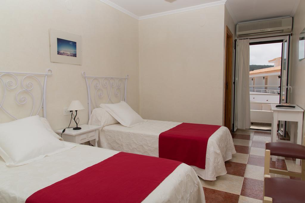 Hostal Rafalet Es Pujols Exterior foto